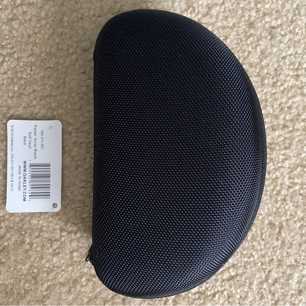 NWT Oakley Sunglass Case- Athletic Pairs Only